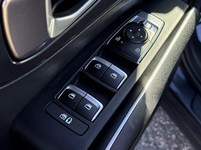 used 2025 Kia Sorento car, priced at $25,910