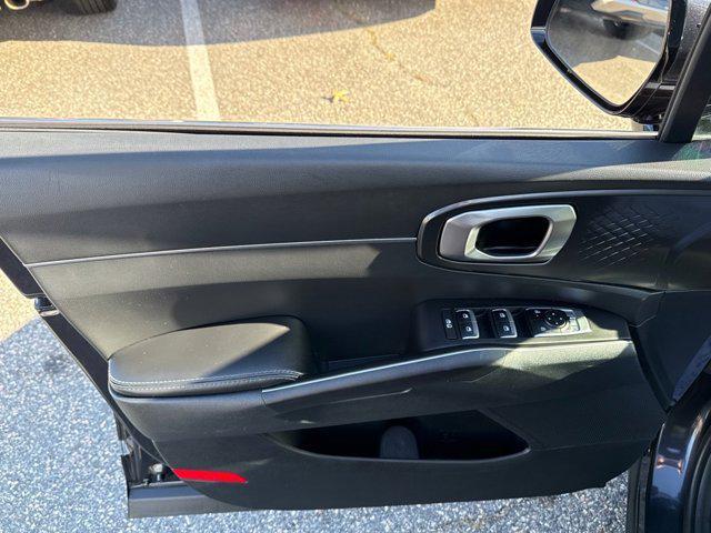 used 2025 Kia Sorento car, priced at $25,910