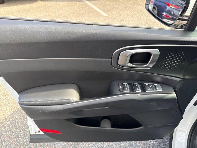 used 2023 Kia Sorento Hybrid car, priced at $28,500