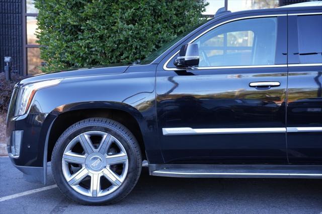 used 2020 Cadillac Escalade ESV car, priced at $43,895