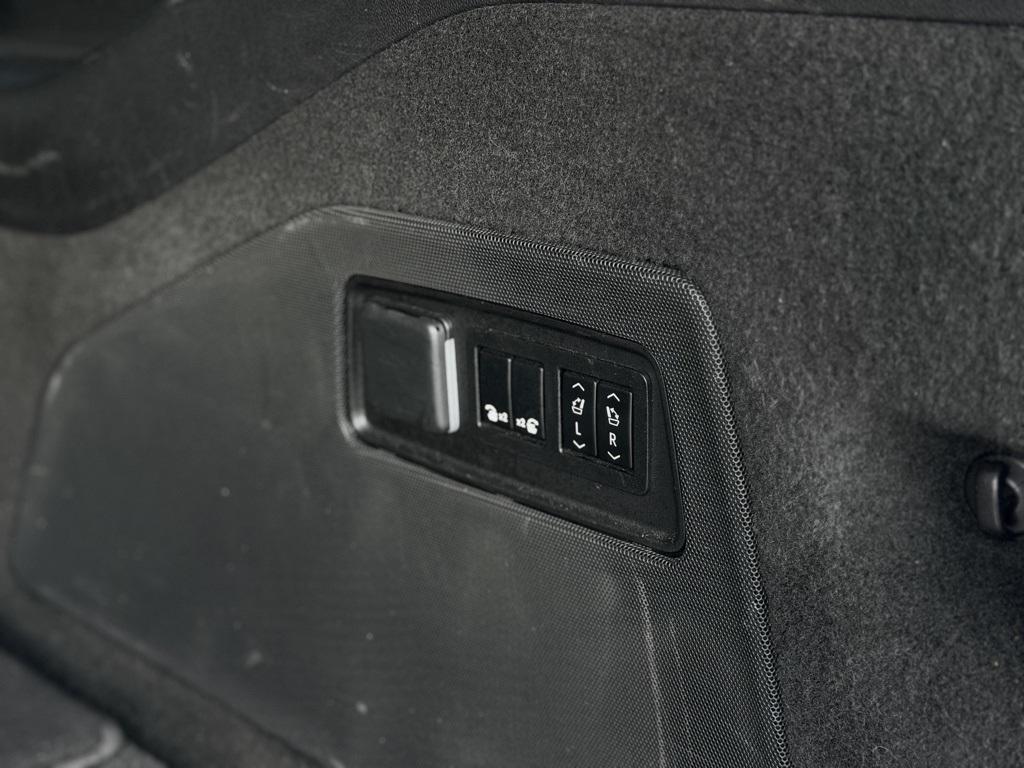 used 2022 Cadillac Escalade ESV car, priced at $56,985