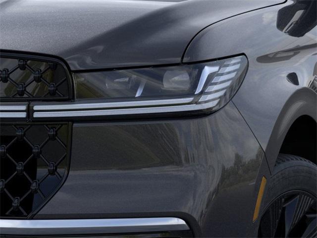 new 2025 Lincoln Navigator car, priced at $105,400