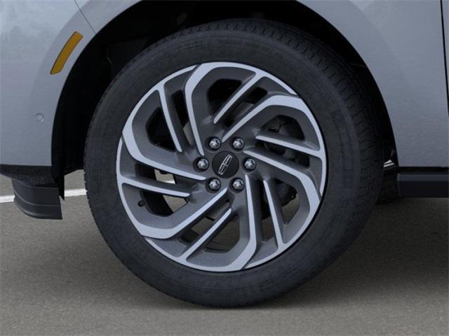 new 2025 Lincoln Navigator car, priced at $106,810