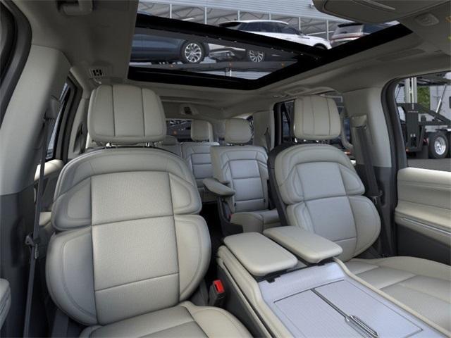 new 2025 Lincoln Navigator car, priced at $100,900