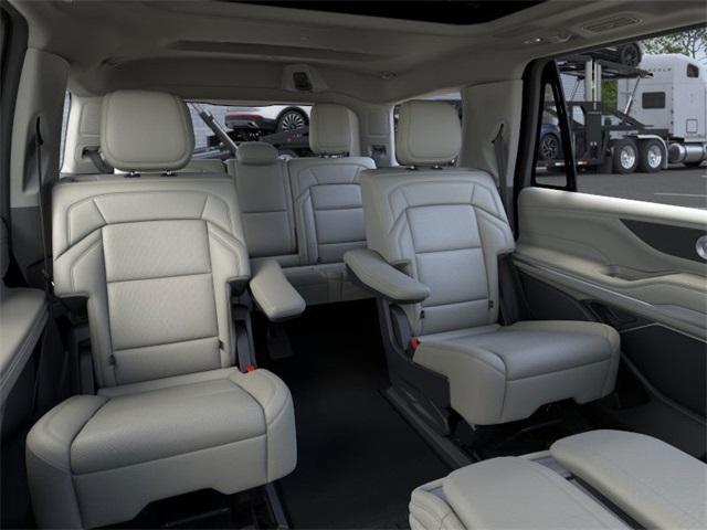 new 2025 Lincoln Navigator car, priced at $100,900