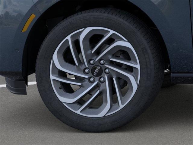 new 2025 Lincoln Navigator car, priced at $100,900