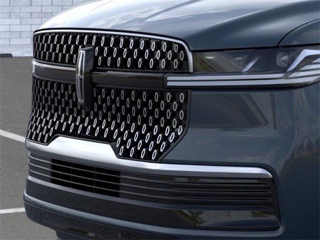 new 2025 Lincoln Navigator car, priced at $100,900