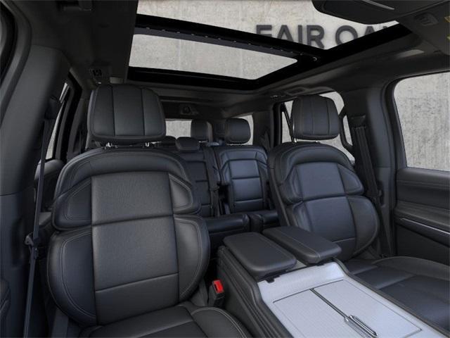 new 2025 Lincoln Navigator car, priced at $104,650