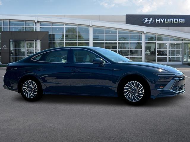 new 2025 Hyundai Sonata Hybrid car, priced at $31,097