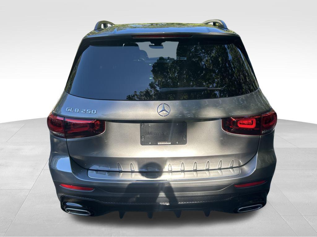 used 2021 Mercedes-Benz GLB 250 car, priced at $25,678