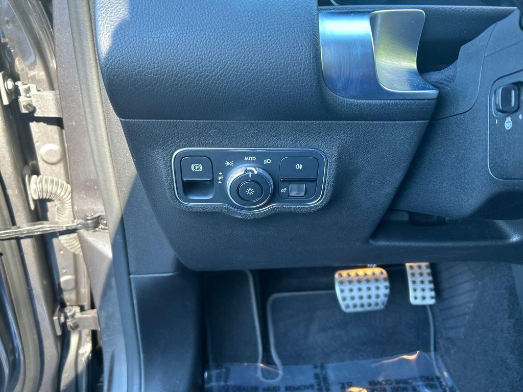 used 2021 Mercedes-Benz GLB 250 car, priced at $25,678