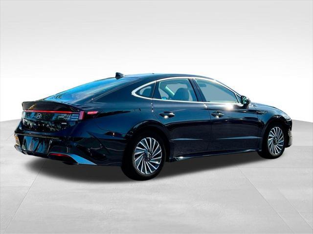 used 2025 Hyundai Sonata Hybrid car, priced at $35,990