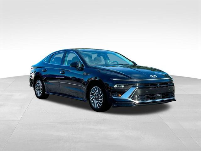 used 2025 Hyundai Sonata Hybrid car, priced at $35,990