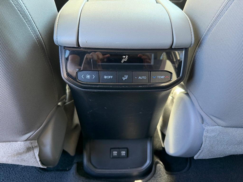 used 2020 Toyota Highlander Hybrid car, priced at $27,100