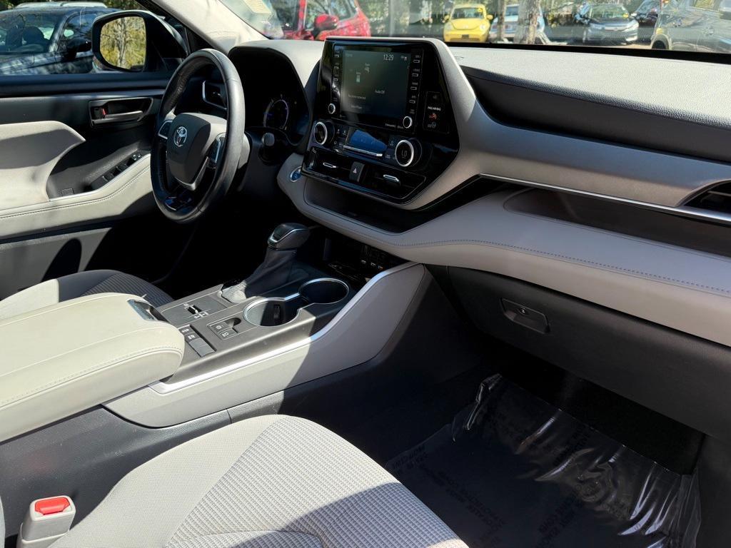 used 2020 Toyota Highlander Hybrid car, priced at $27,100