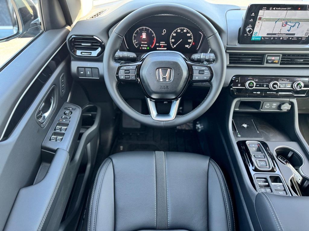 new 2025 Honda Pilot car, priced at $49,405