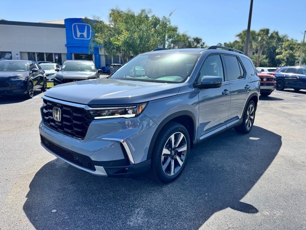 new 2025 Honda Pilot car, priced at $49,405