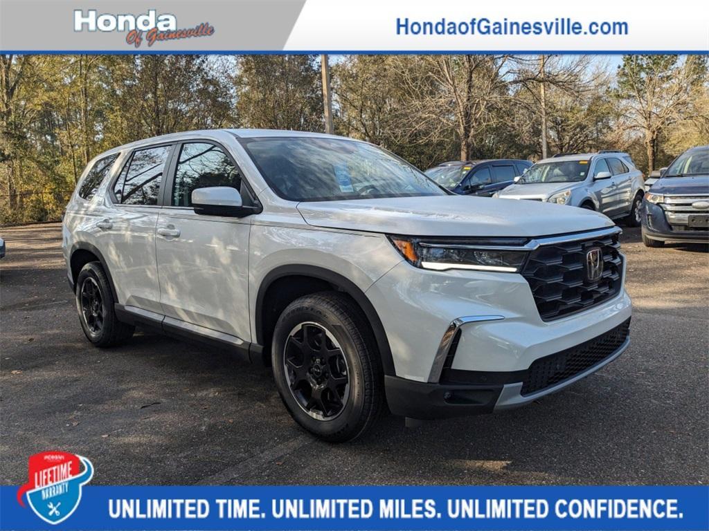 new 2025 Honda Pilot car, priced at $49,350