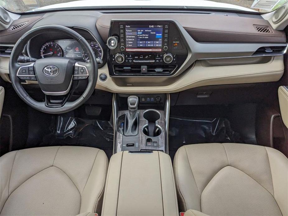 used 2022 Toyota Highlander car, priced at $35,309