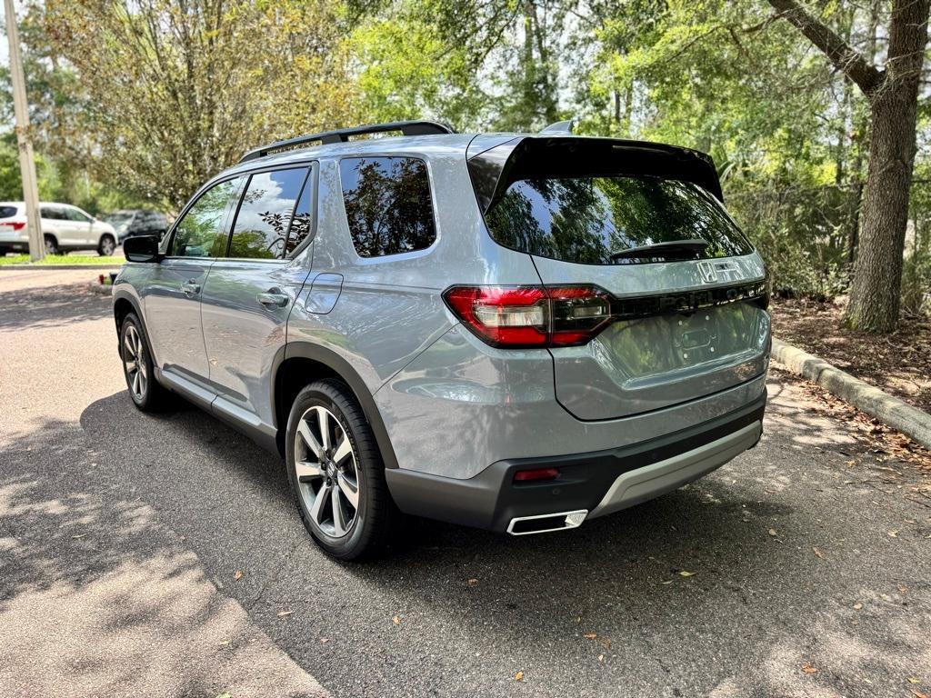 new 2025 Honda Pilot car, priced at $49,305