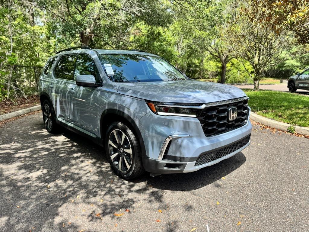 new 2025 Honda Pilot car, priced at $49,305