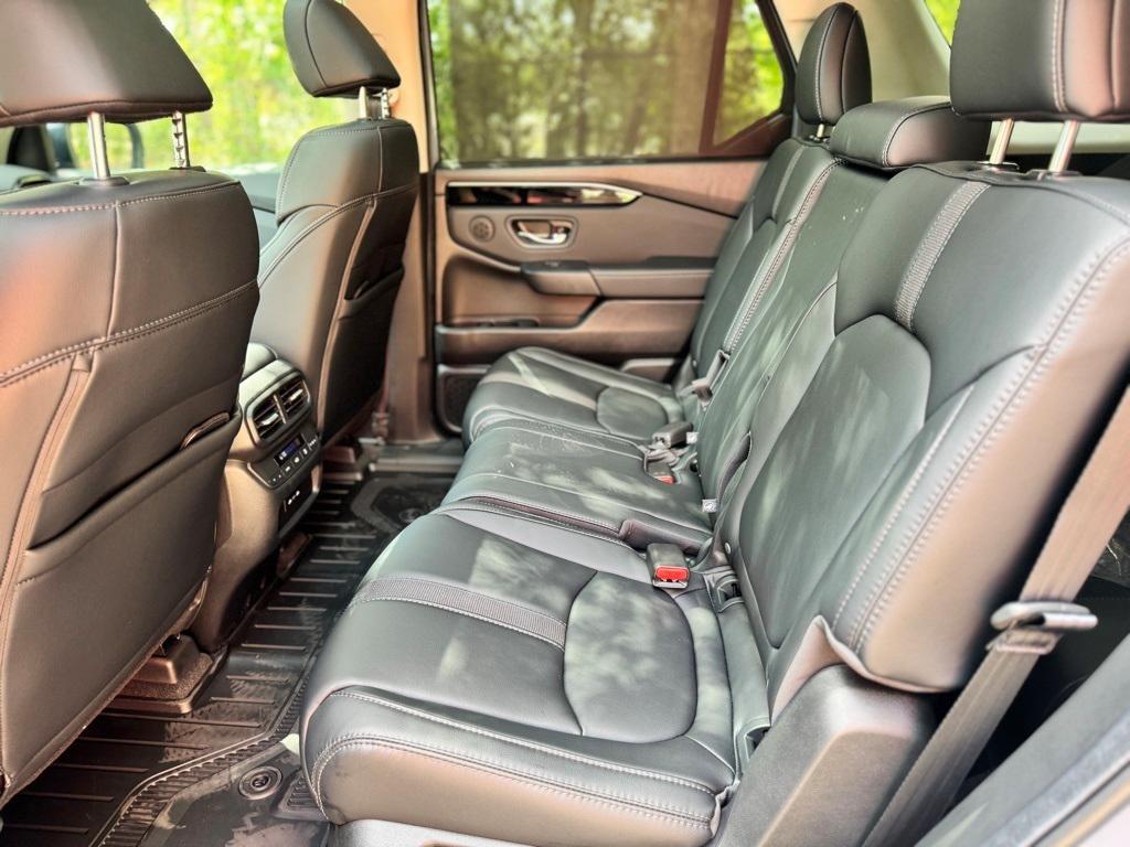 new 2025 Honda Pilot car, priced at $49,305
