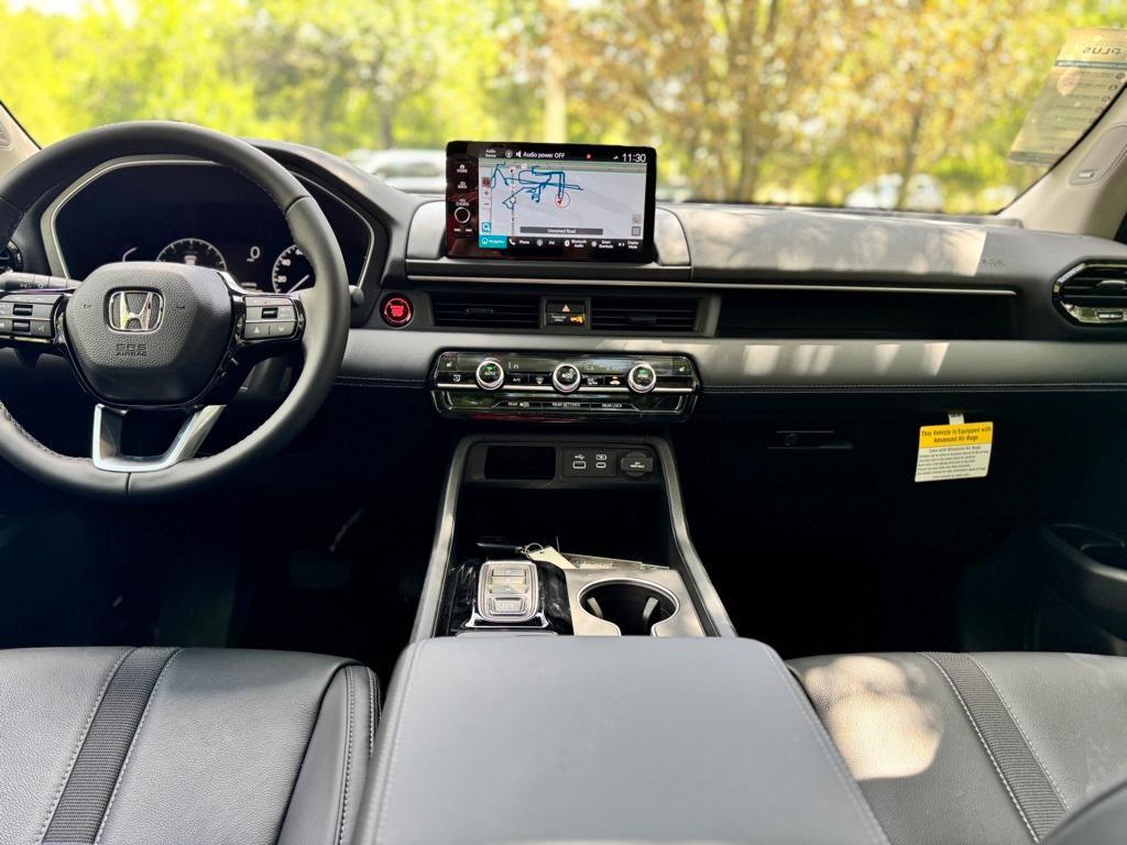 new 2025 Honda Pilot car, priced at $49,305