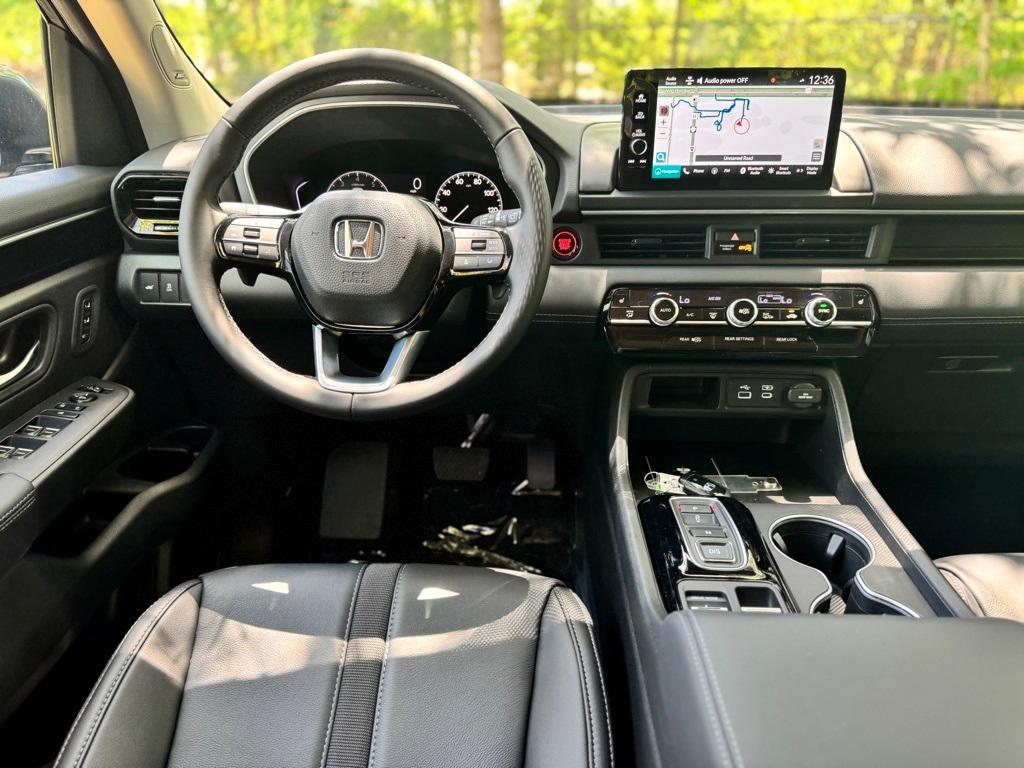 new 2025 Honda Pilot car, priced at $49,940