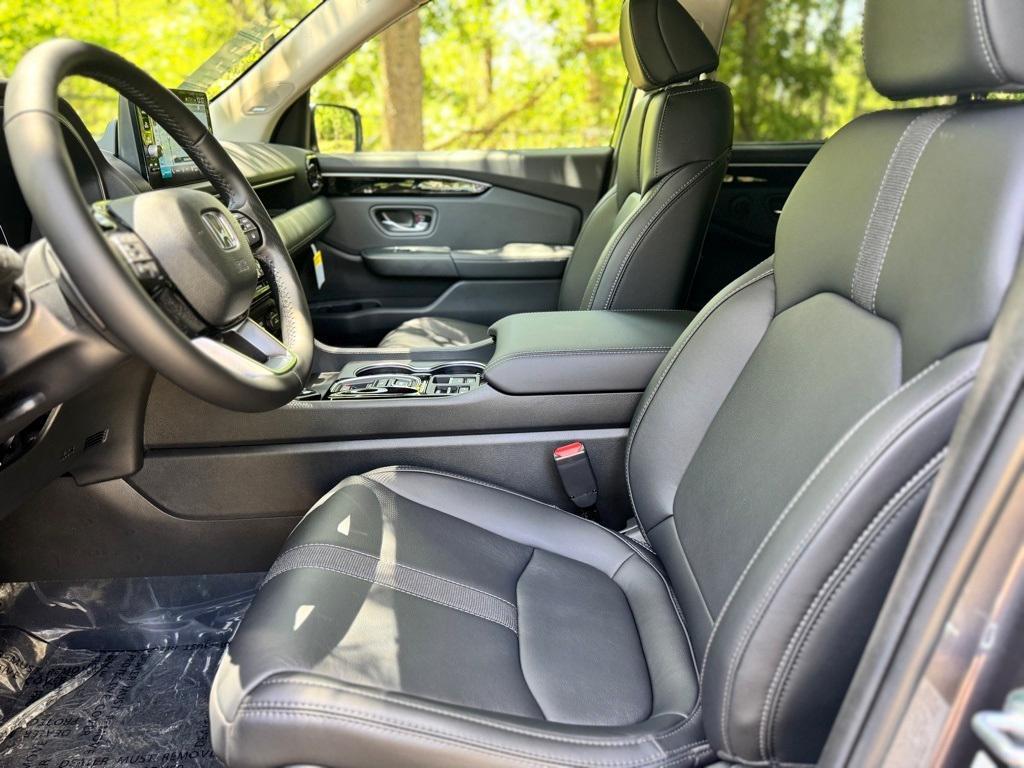 new 2025 Honda Pilot car, priced at $49,940