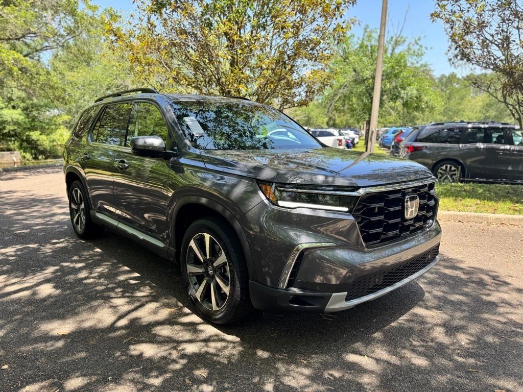 new 2025 Honda Pilot car, priced at $49,940