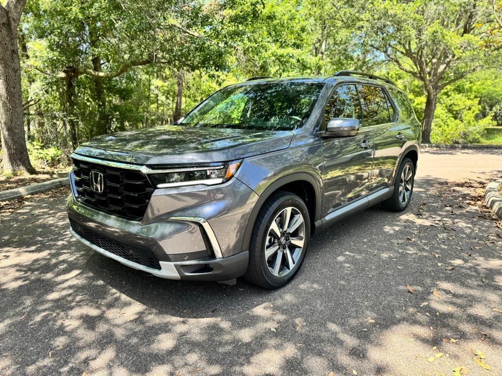 new 2025 Honda Pilot car, priced at $49,940