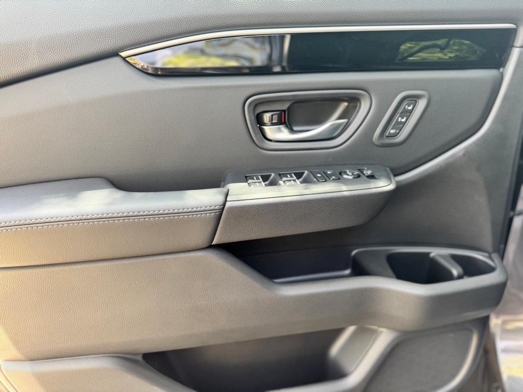 new 2025 Honda Pilot car, priced at $49,940