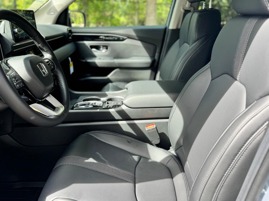 new 2025 Honda Pilot car, priced at $50,055
