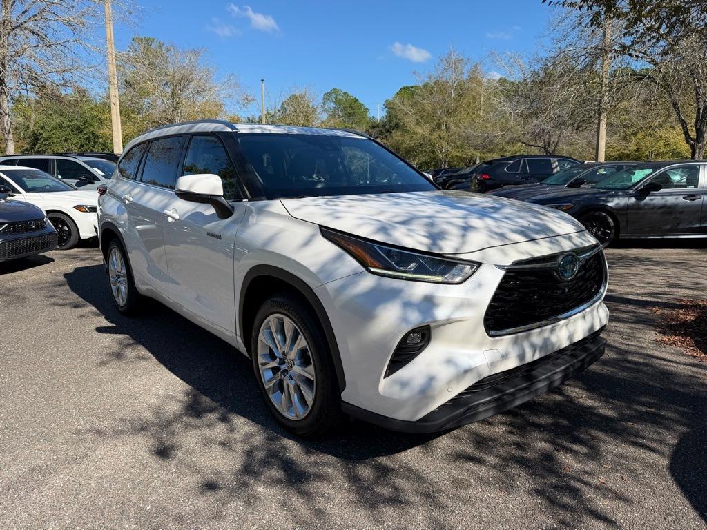 used 2021 Toyota Highlander Hybrid car, priced at $29,471