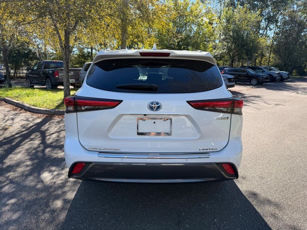 used 2021 Toyota Highlander Hybrid car, priced at $30,682