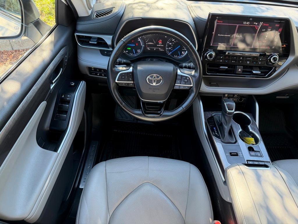 used 2021 Toyota Highlander Hybrid car, priced at $30,682