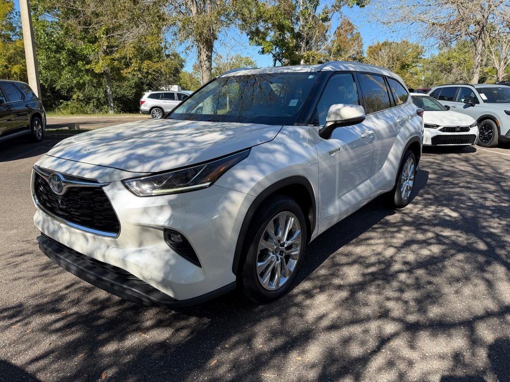 used 2021 Toyota Highlander Hybrid car, priced at $30,682