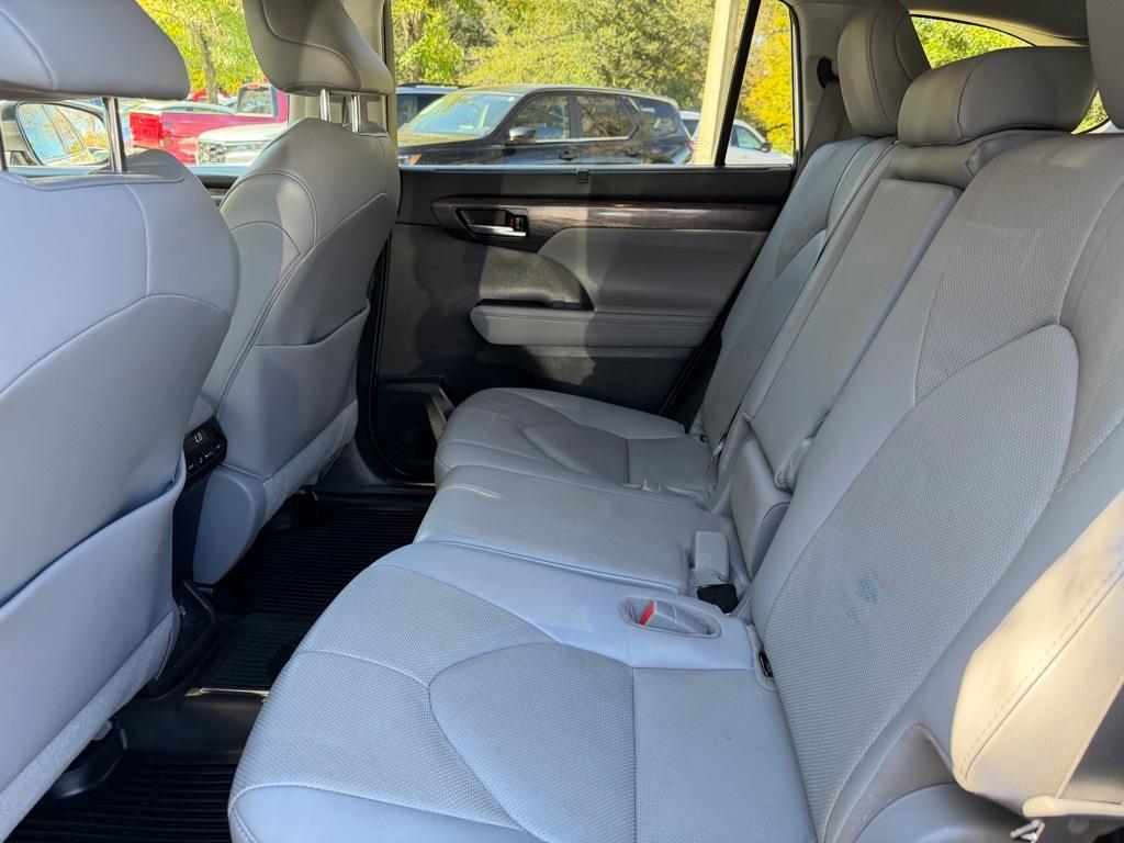 used 2021 Toyota Highlander Hybrid car, priced at $30,682