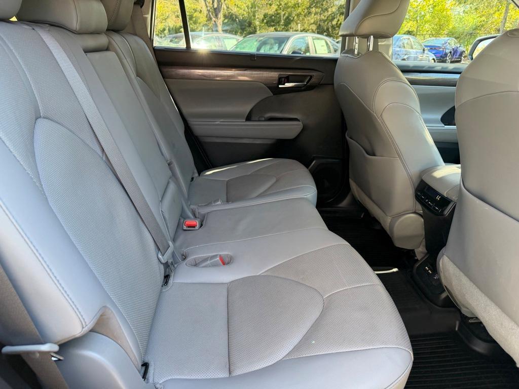 used 2021 Toyota Highlander Hybrid car, priced at $30,682