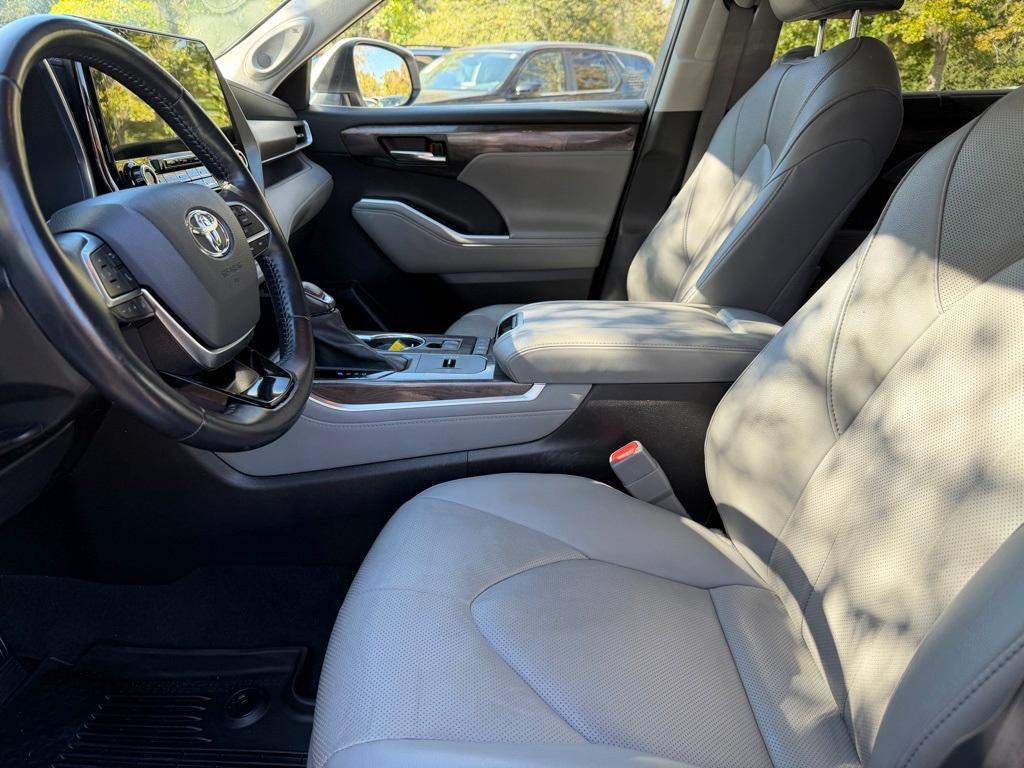 used 2021 Toyota Highlander Hybrid car, priced at $30,682