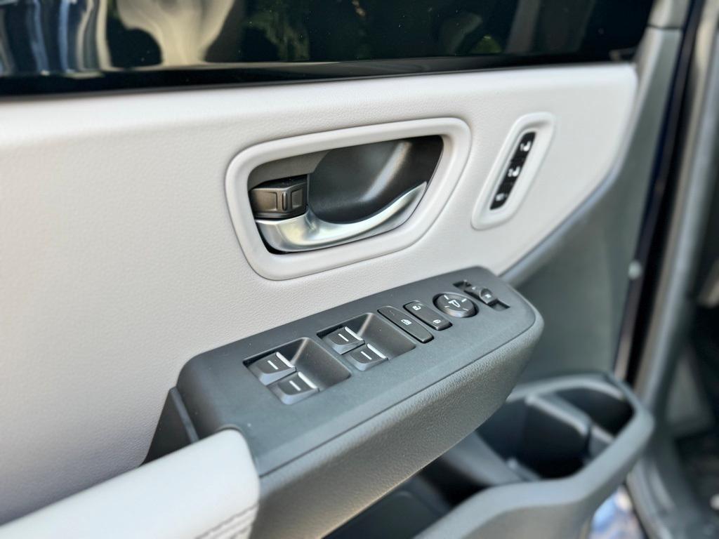 new 2025 Honda Pilot car, priced at $48,950