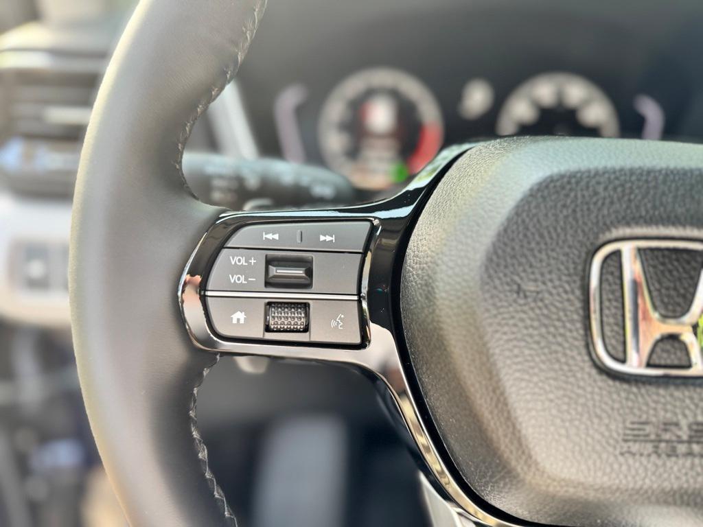 new 2025 Honda Pilot car, priced at $48,950