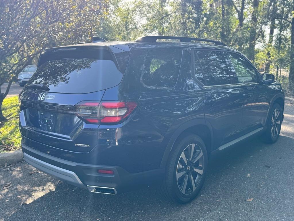 new 2025 Honda Pilot car, priced at $48,950