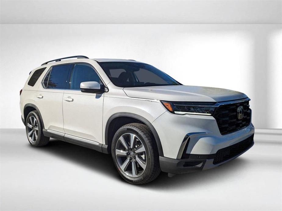 new 2025 Honda Pilot car, priced at $49,350