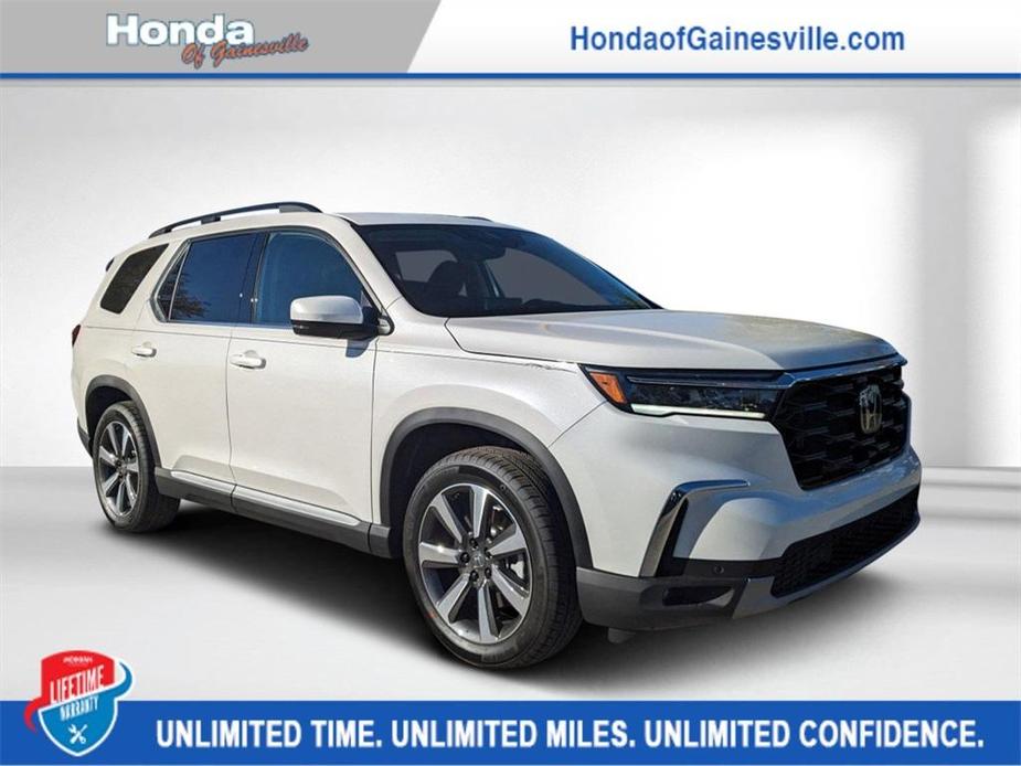 new 2025 Honda Pilot car, priced at $49,350