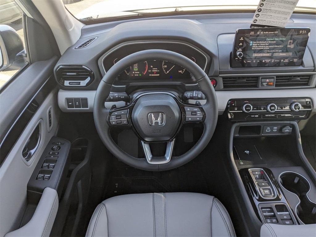 new 2025 Honda Pilot car, priced at $43,955