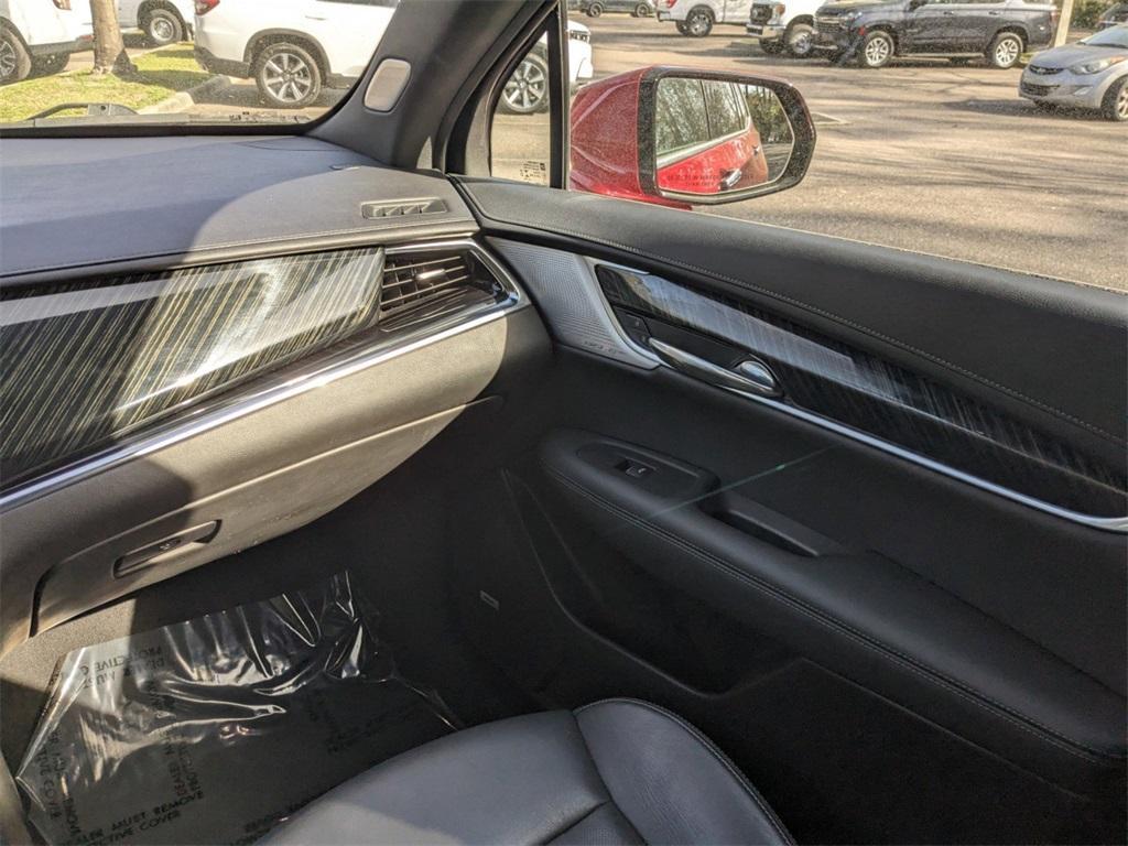 used 2023 Cadillac XT6 car, priced at $34,654