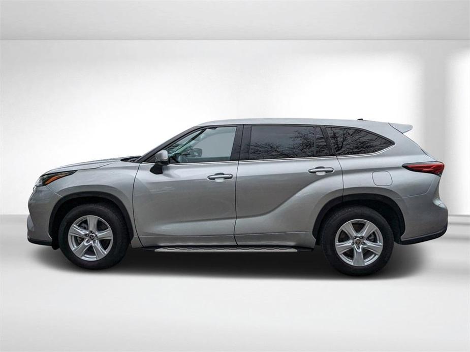 used 2022 Toyota Highlander car, priced at $27,882