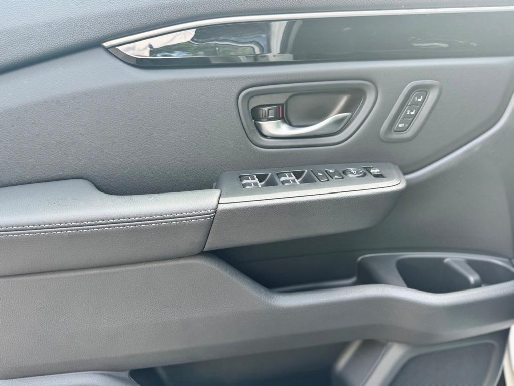 new 2025 Honda Pilot car, priced at $48,945