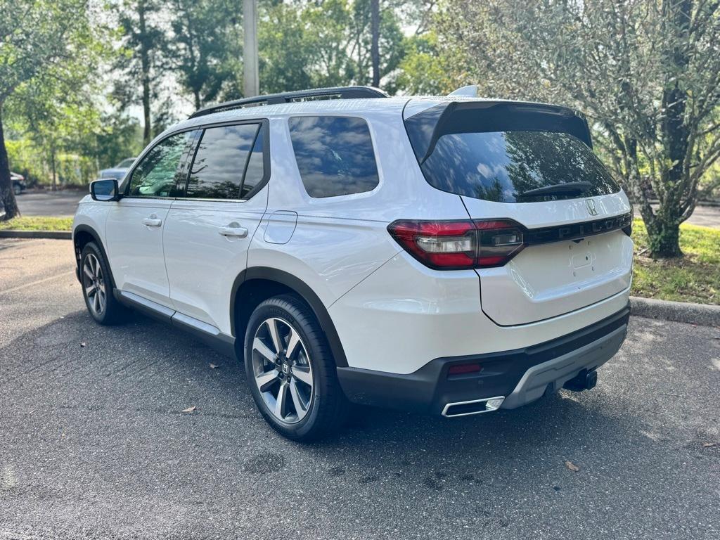 new 2025 Honda Pilot car, priced at $48,945